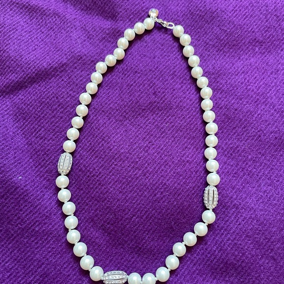 Like New - Lauren Ralph Lauren Pearl Necklace - Picture 2 of 6